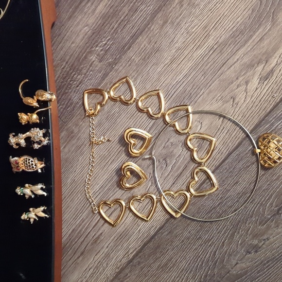 Avon vintage jewelry lot - Picture 1 of 17